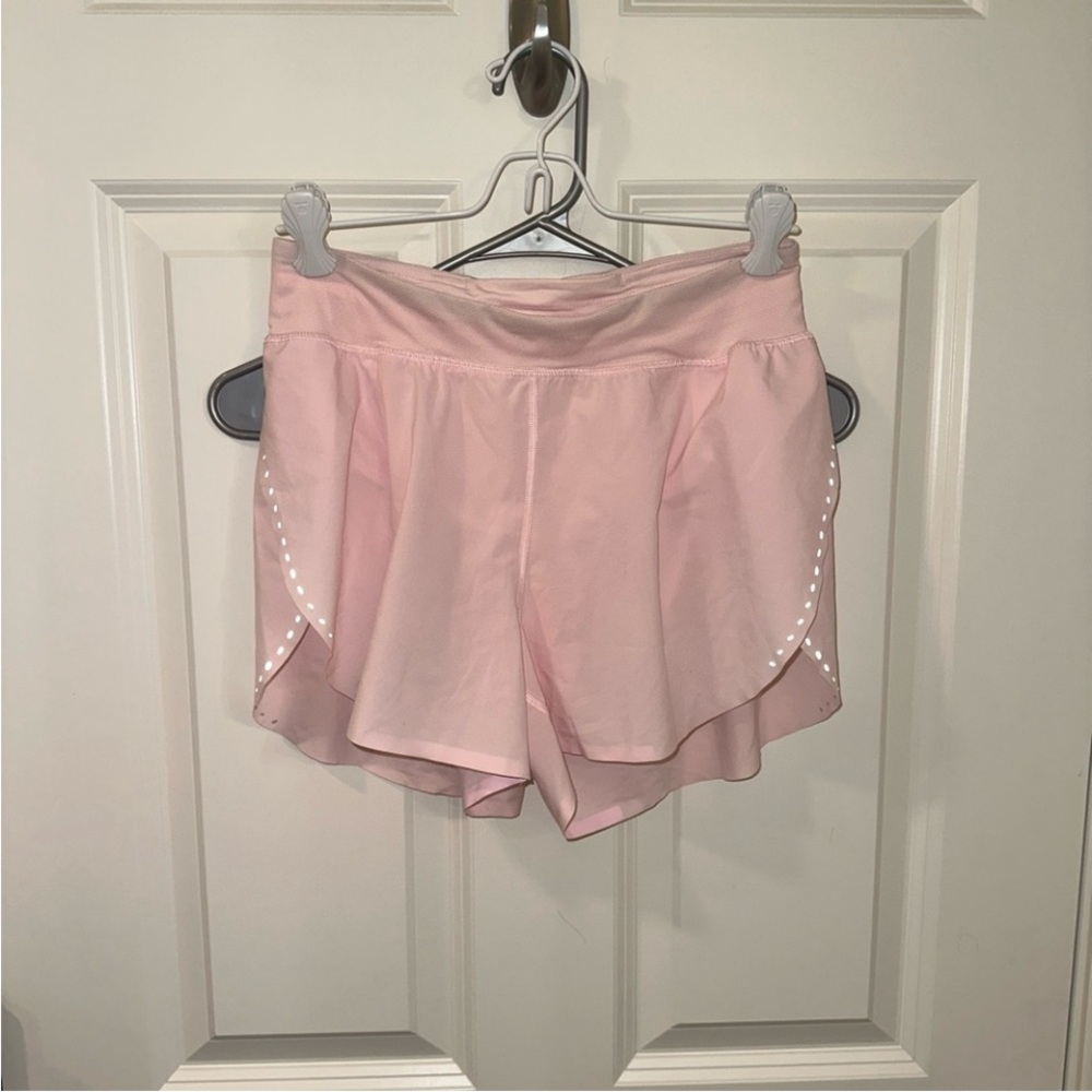 Lululemon find your pace 3" high rise short strawberry milkshake size 4